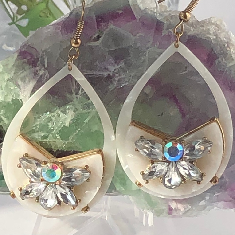 Pearlescent Statement Dangle Drop Earrings - image 5